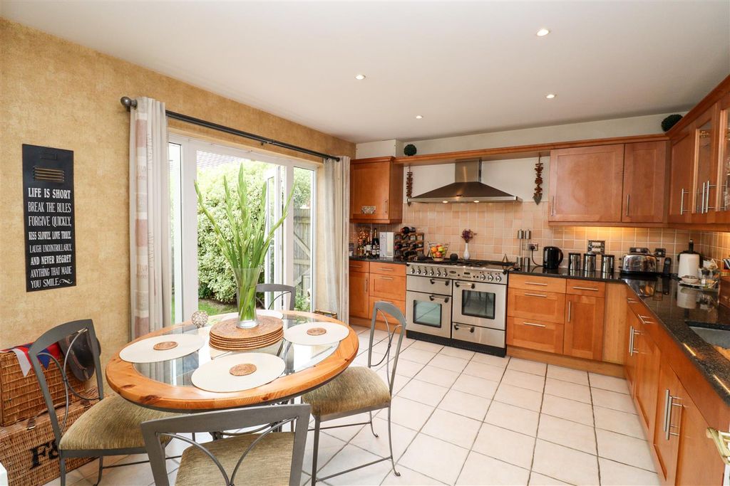 Property photo 2 of 20 Kitchen/Breakfast Room