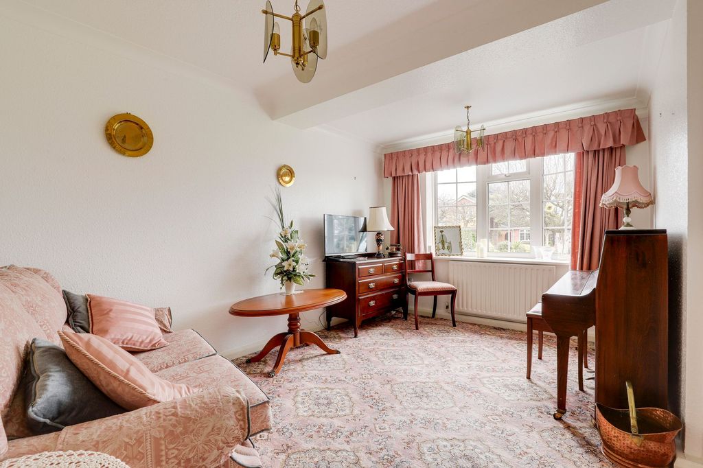 Property photo 2 of 33