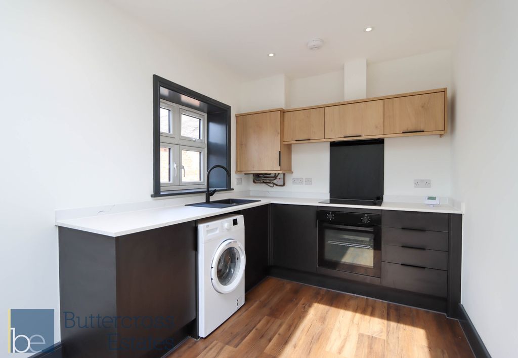 Property photo 2 of 6 Kitchen