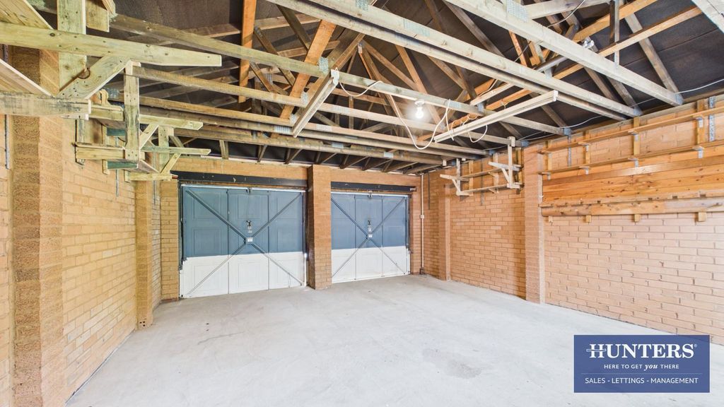 Property photo 3 of 24 Garage
