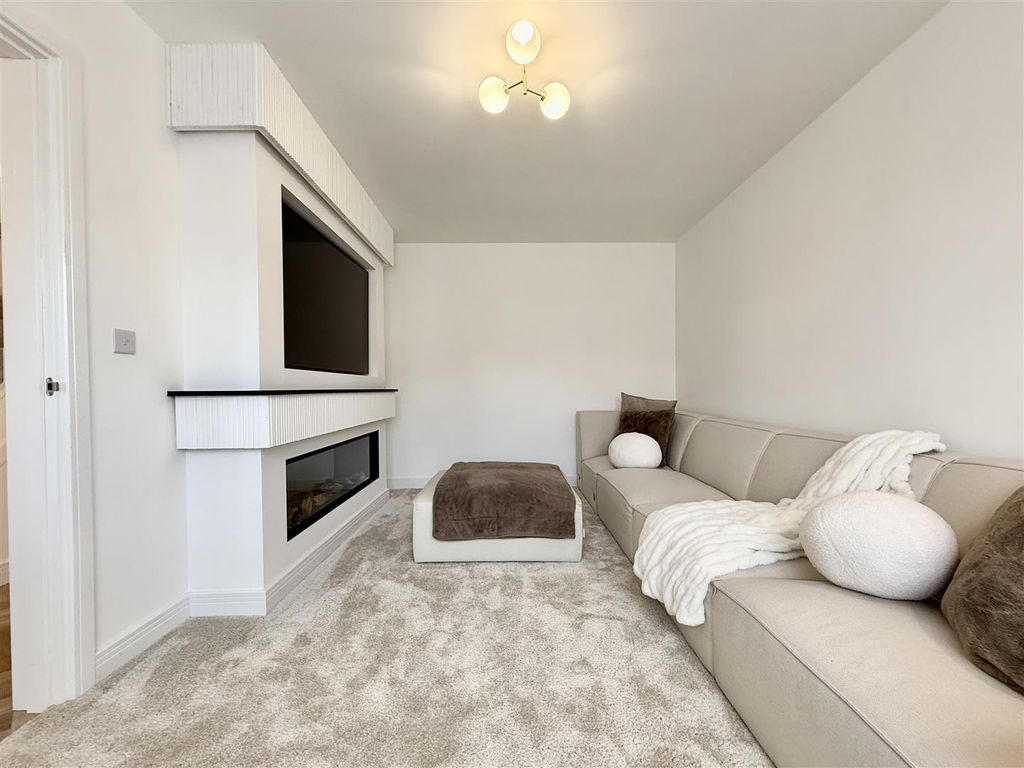 Property photo 2 of 27