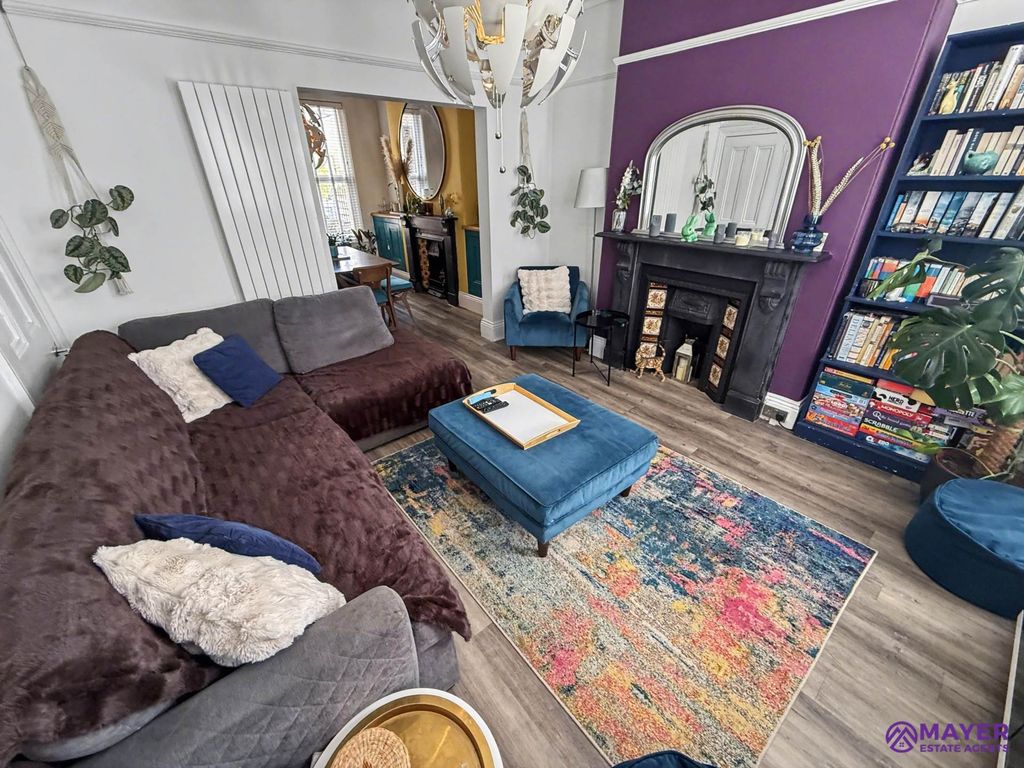 Property photo 2 of 17