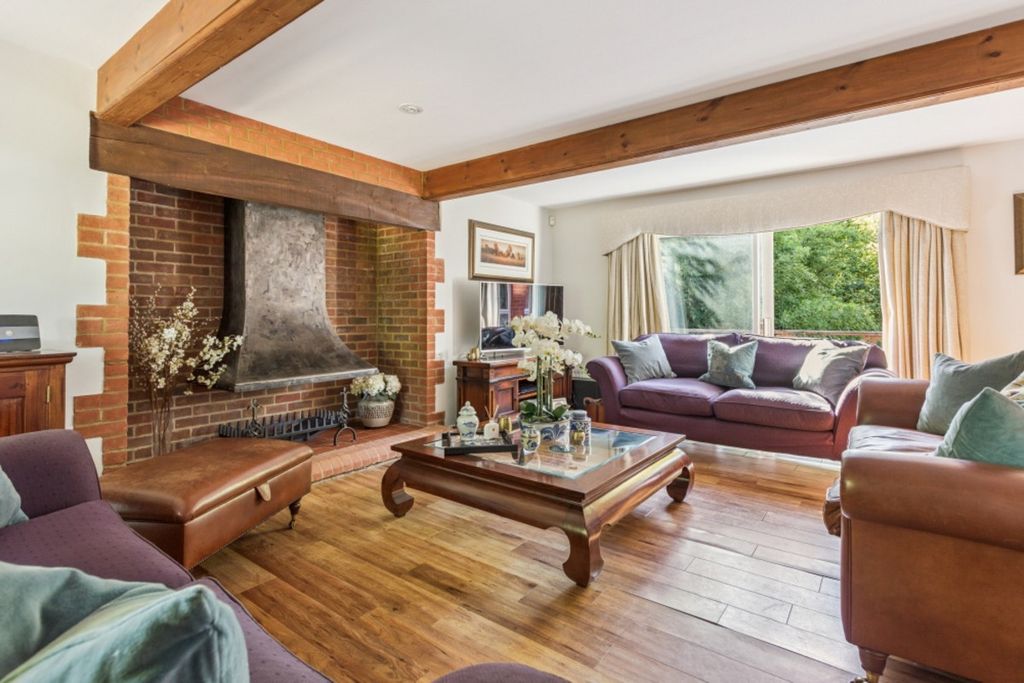 Property photo 2 of 20