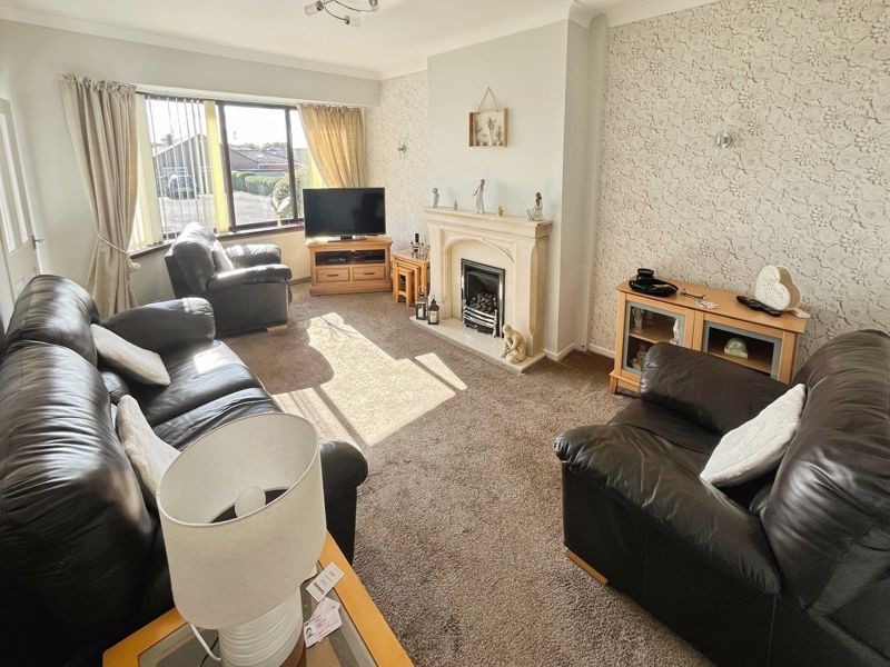 Property photo 3 of 22 Lounge