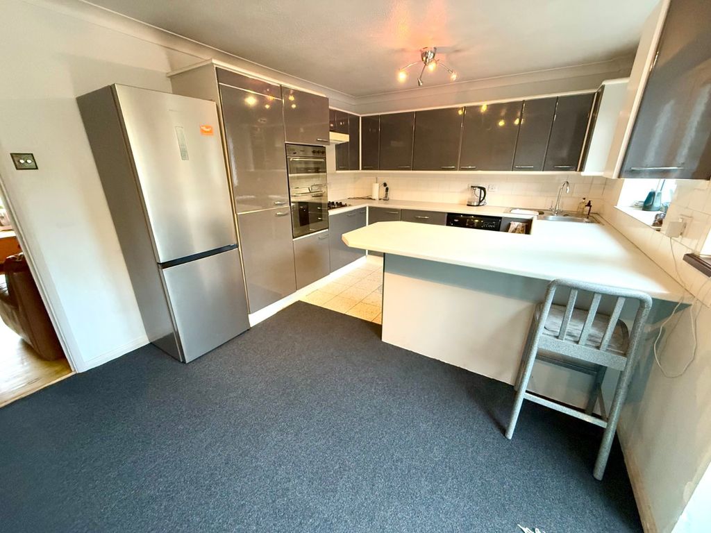 Property photo 3 of 10 Kitchen Diner