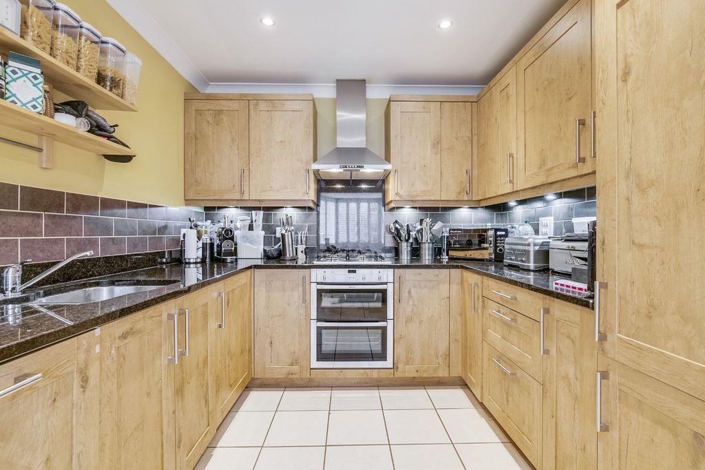 Property photo 2 of 17 4857571