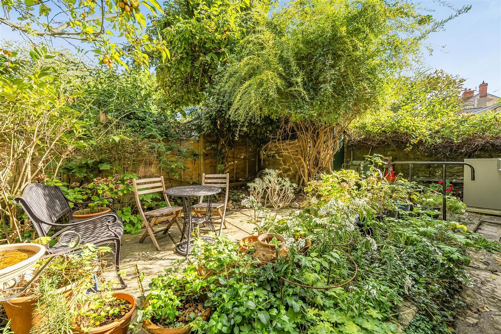 Property photo 3 of 16 Garden