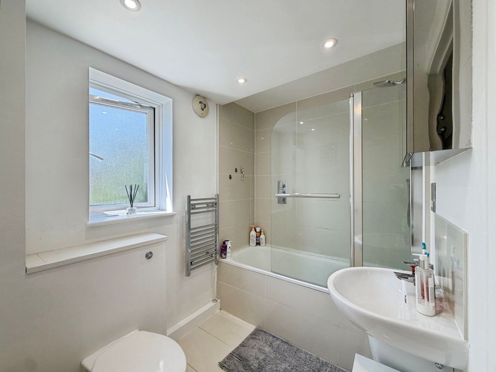 Property photo 2 of 12 5281654