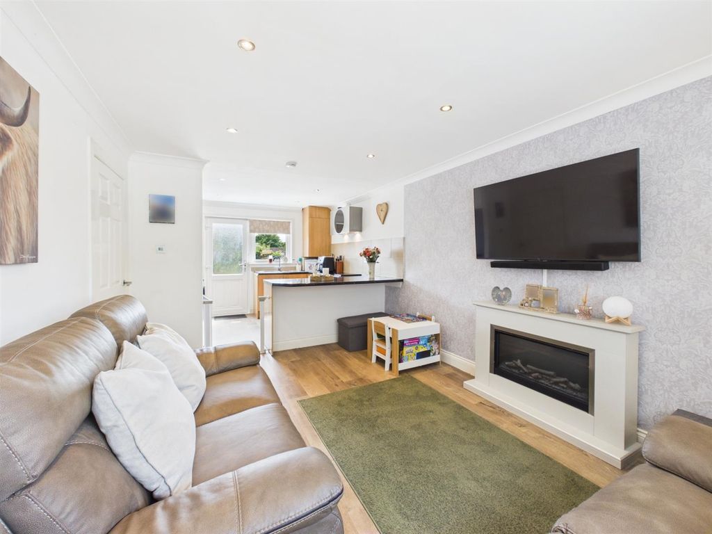 Property photo 3 of 16 Cam03924G0-Pr0085-Still018.Jpg
