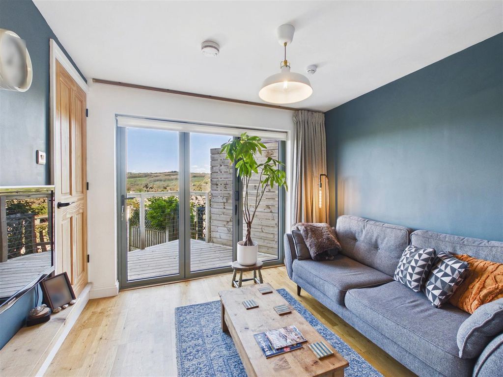 Property photo 3 of 27 7c229Ac243484Dadbca0Cbb9Df693991_100_Cam05476G0-Pr