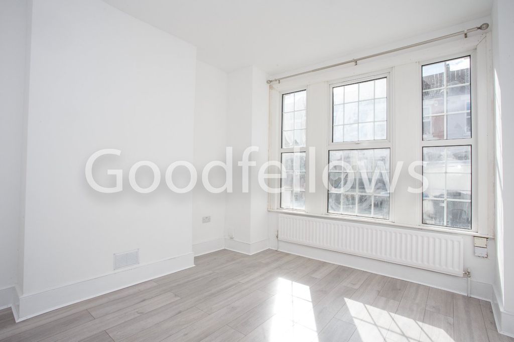 Property photo 2 of 11 Picture No. 03
