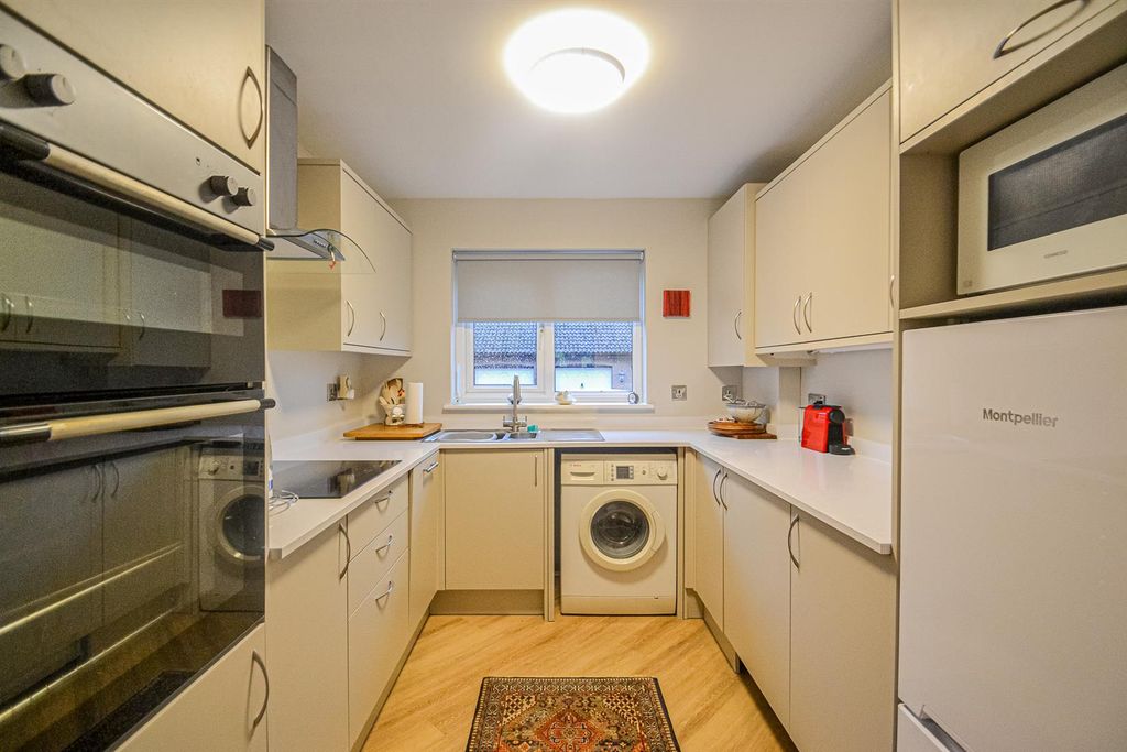 Property photo 3 of 17 Kitchen