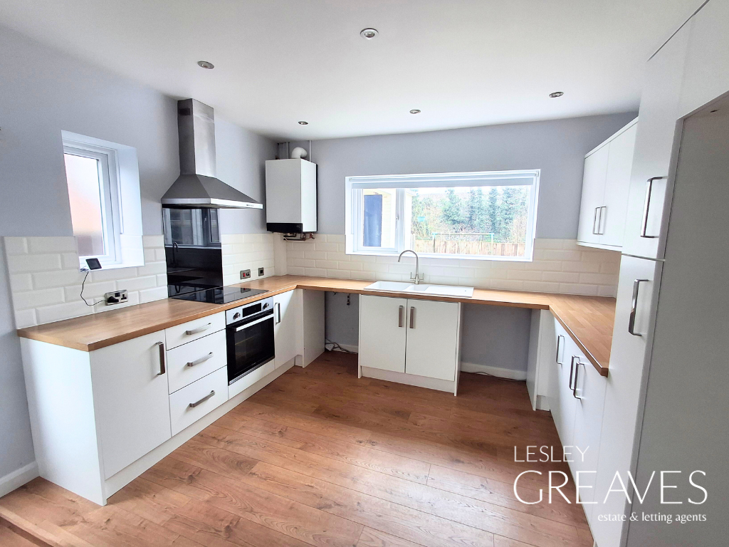 Property photo 2 of 10 Kitchen