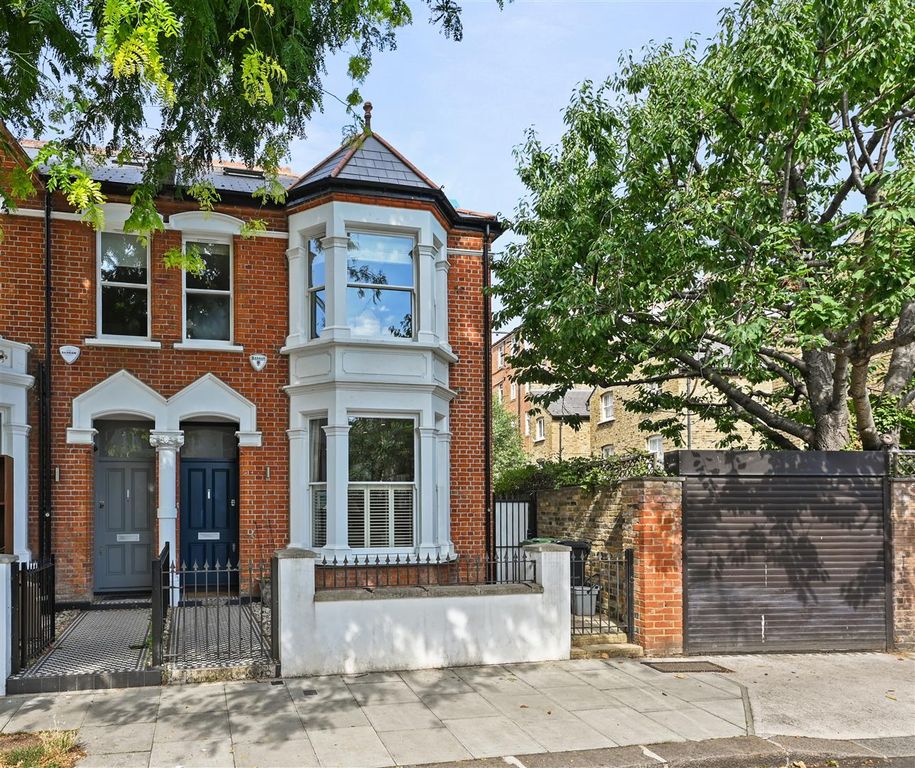 Property photo 2 of 14 Wolverton Road