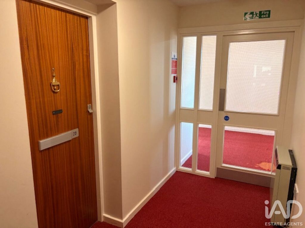 Property photo 2 of 25