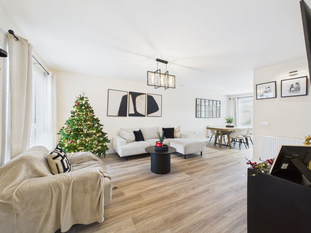 Property photo 3 of 27