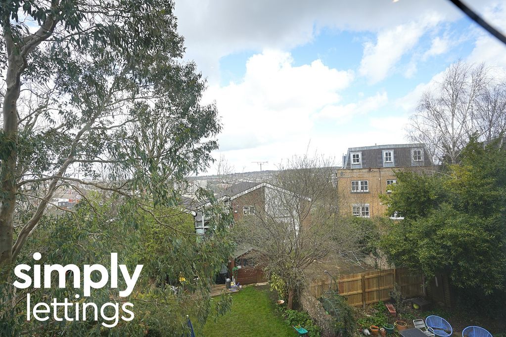 Property photo 3 of 8 Photo 6