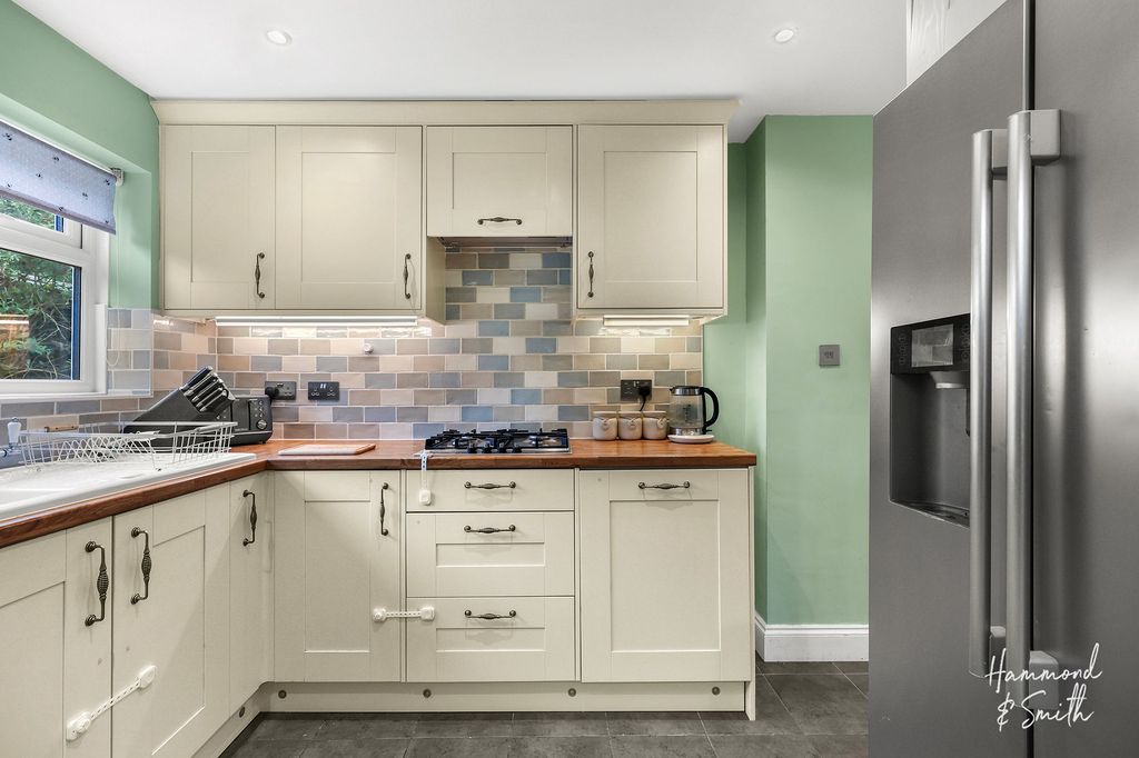 Property photo 2 of 19