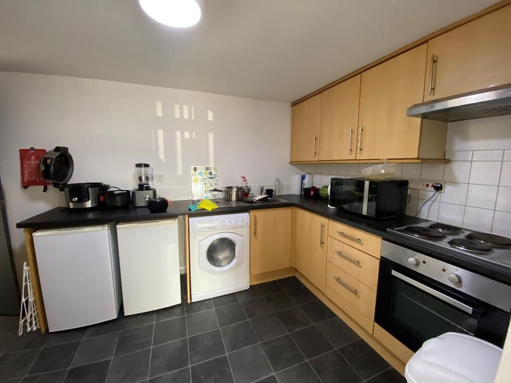 Property photo 2 of 7 Kitchen