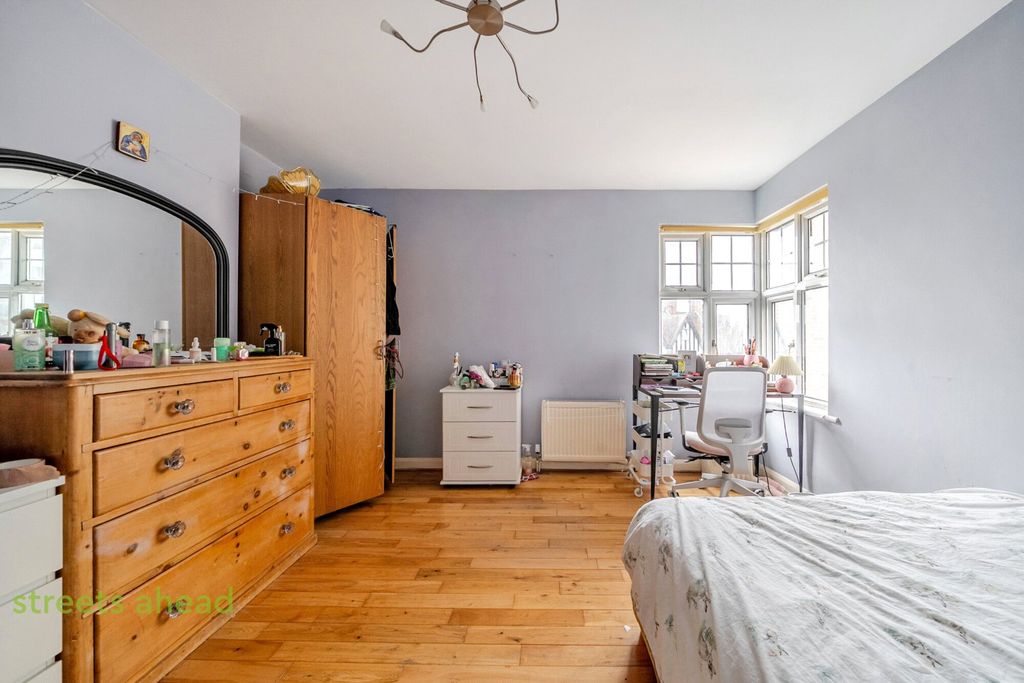 Property photo 3 of 17 768B9239-0497-4F6...