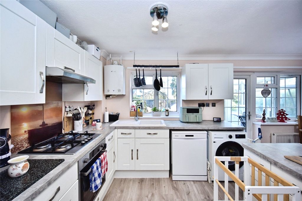 Property photo 2 of 14 Kitchen