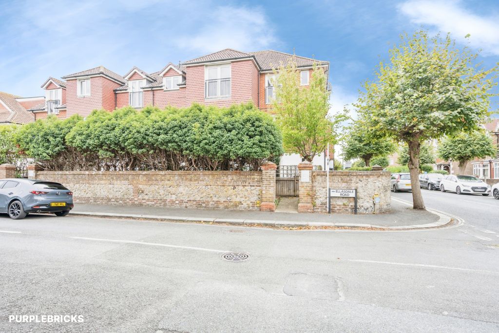 Property photo 3 of 18