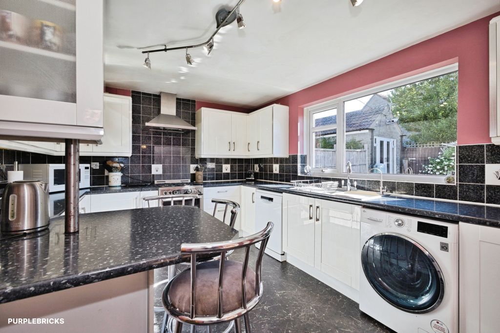 Property photo 3 of 25