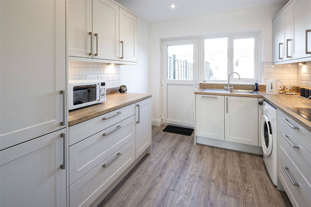 Property photo 2 of 16 Kitchen