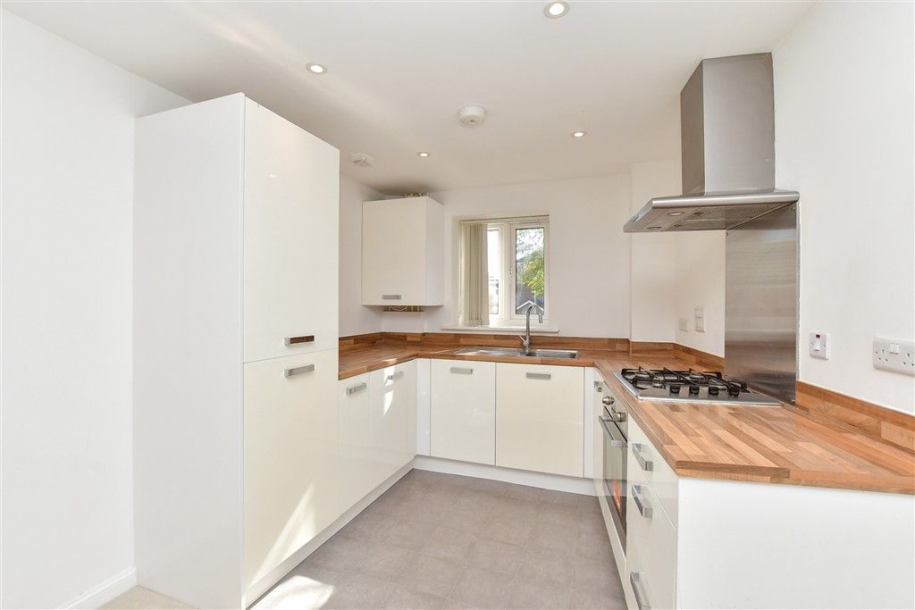 Property photo 3 of 9 Kitchen/Living Area