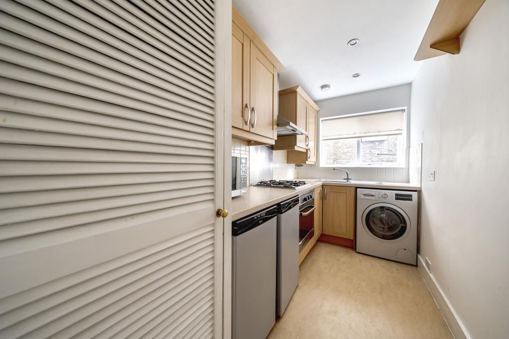 Property photo 3 of 10 Kitchen