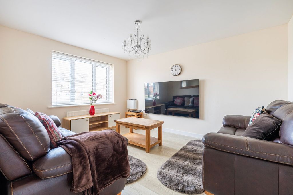 Property photo 3 of 23