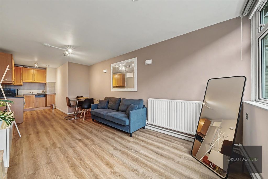 Property photo 3 of 12 Flat 2, 2 Winter Garden House WC2B 5nd-8.Jpg