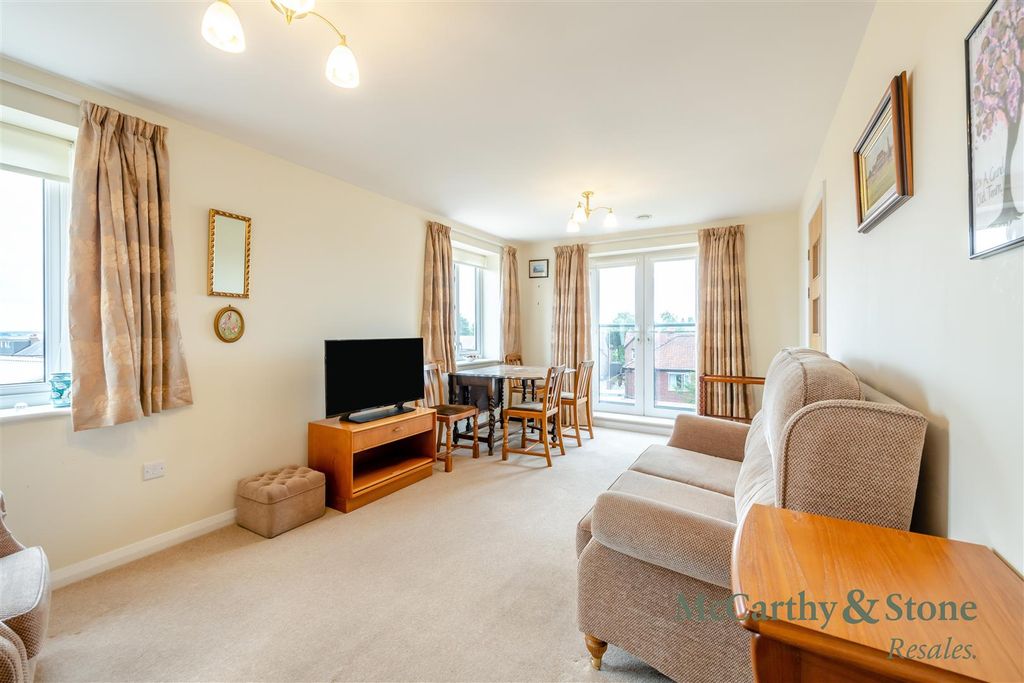 Property photo 3 of 16 8699483-Interior14.Jpg