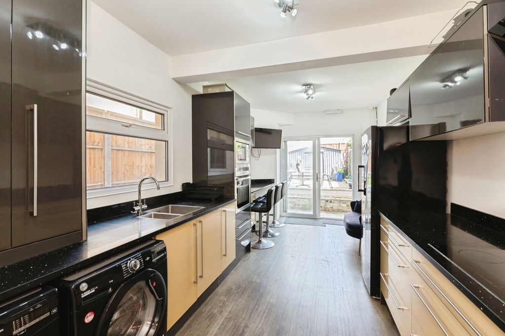 Property photo 2 of 12 Pbox-Img.Jpg