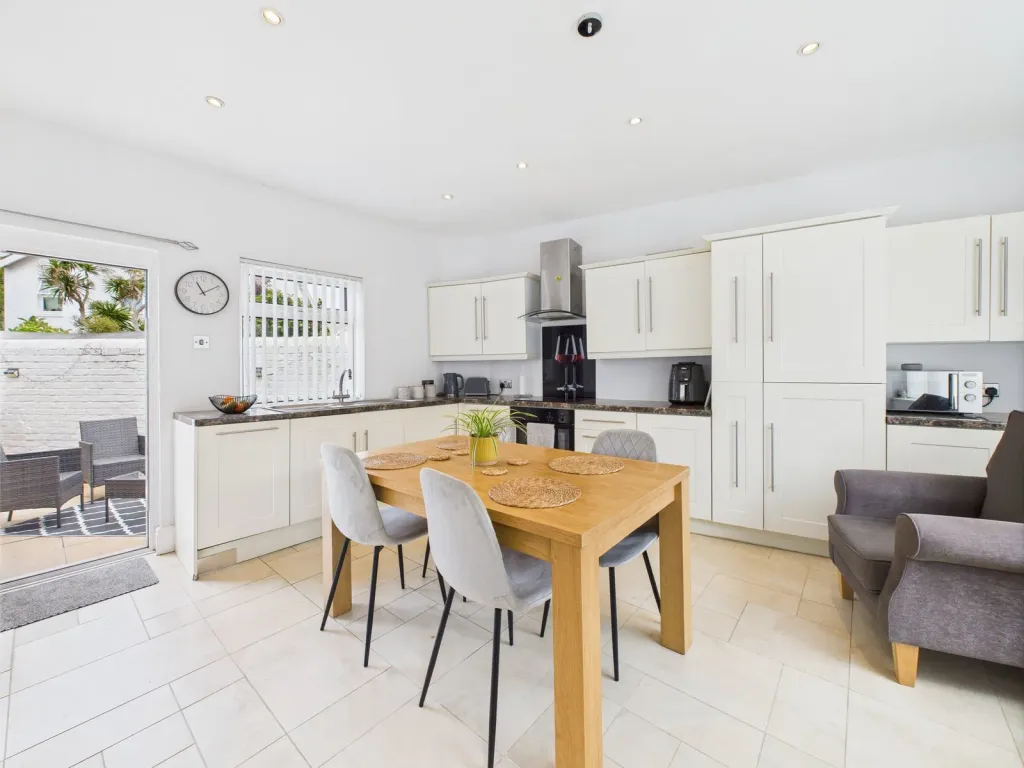 Property photo 3 of 12 Cam03423G0-Pr0496-Still005_1753881639113