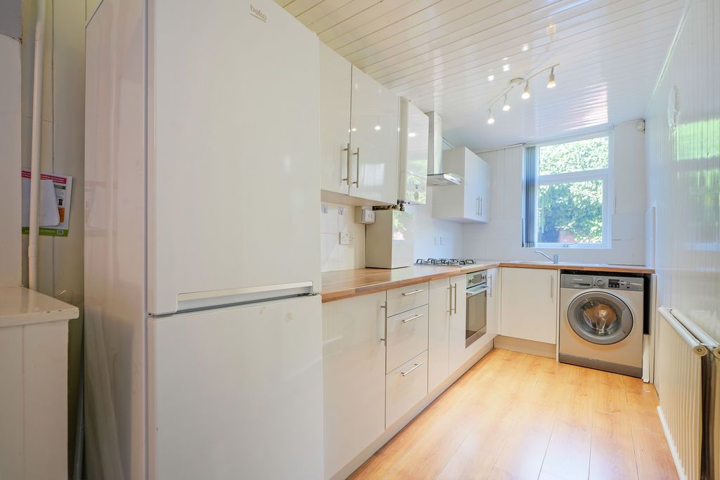 Property photo 3 of 19 Kitchen