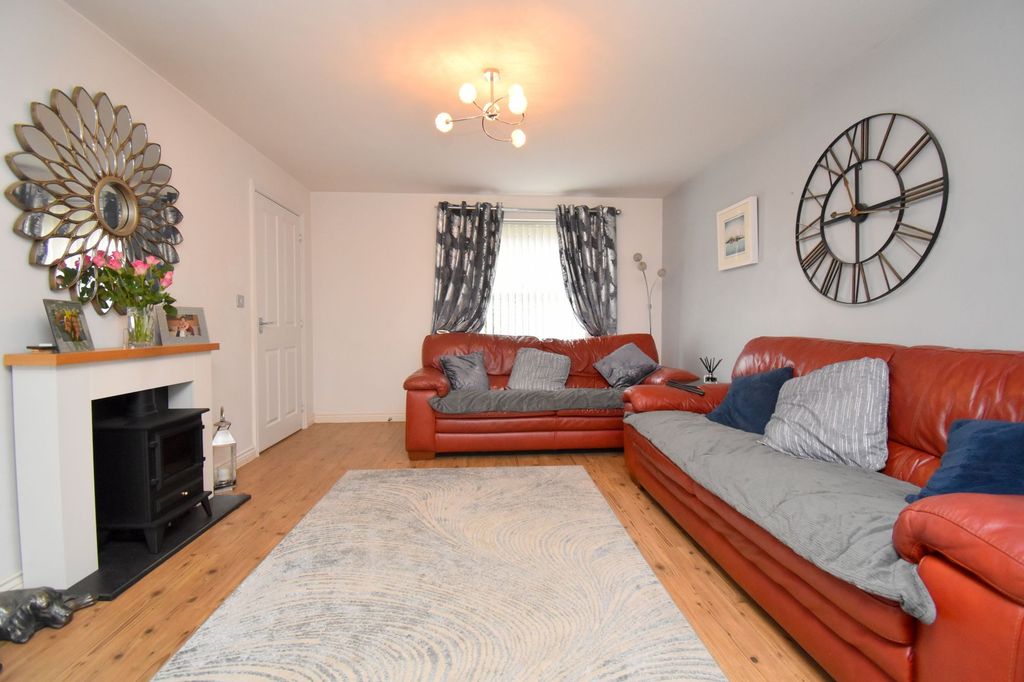 Property photo 3 of 28