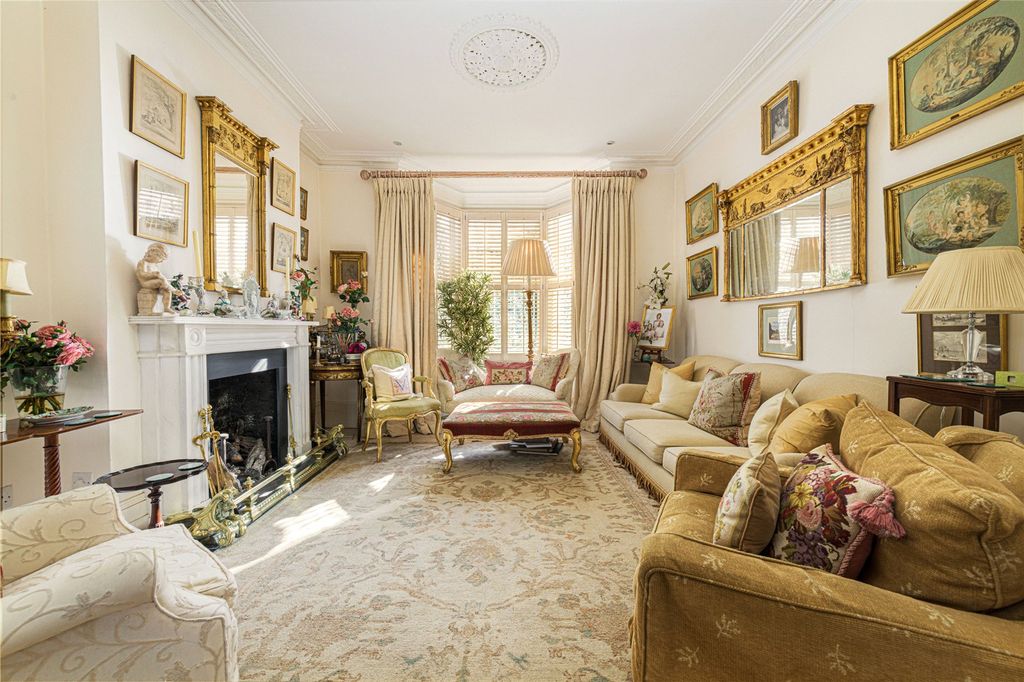 Property photo 2 of 19 Front Reception