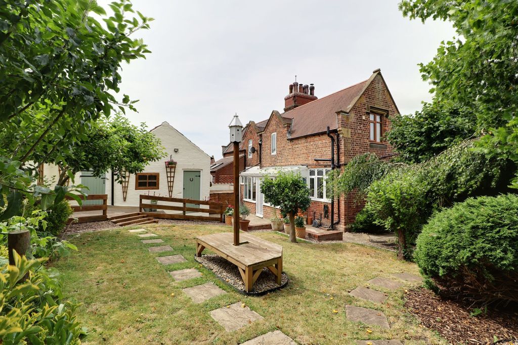 Property photo 2 of 45