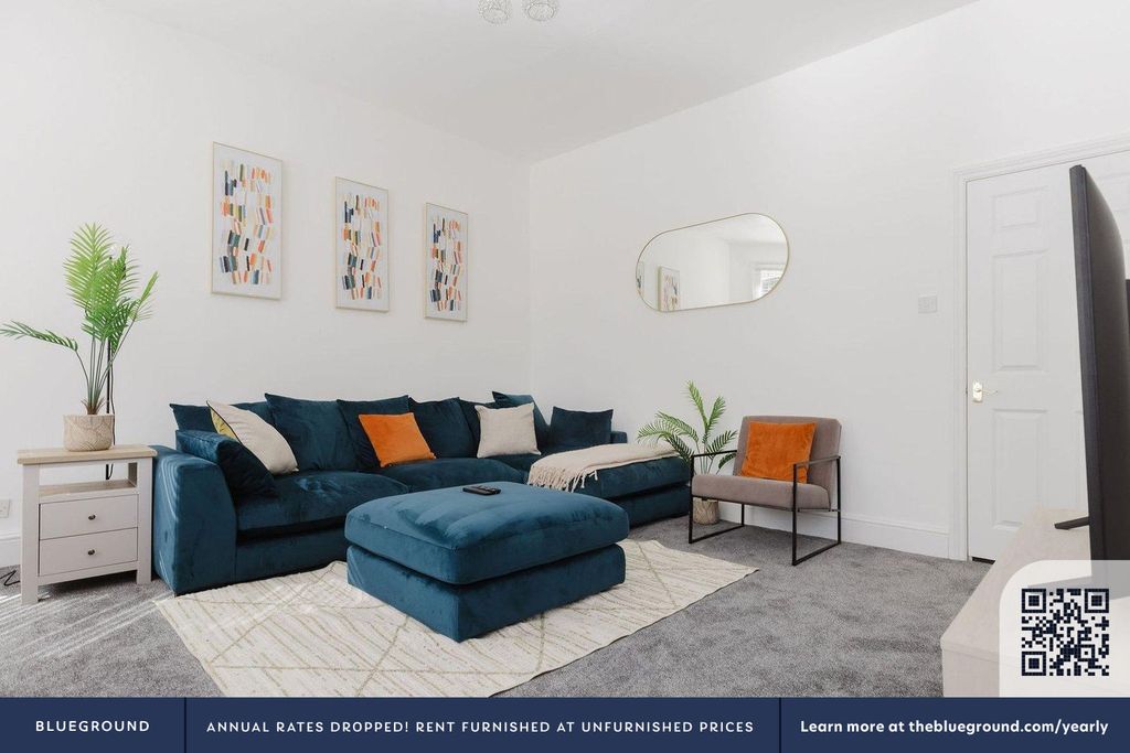 Property photo 3 of 20 Living Room