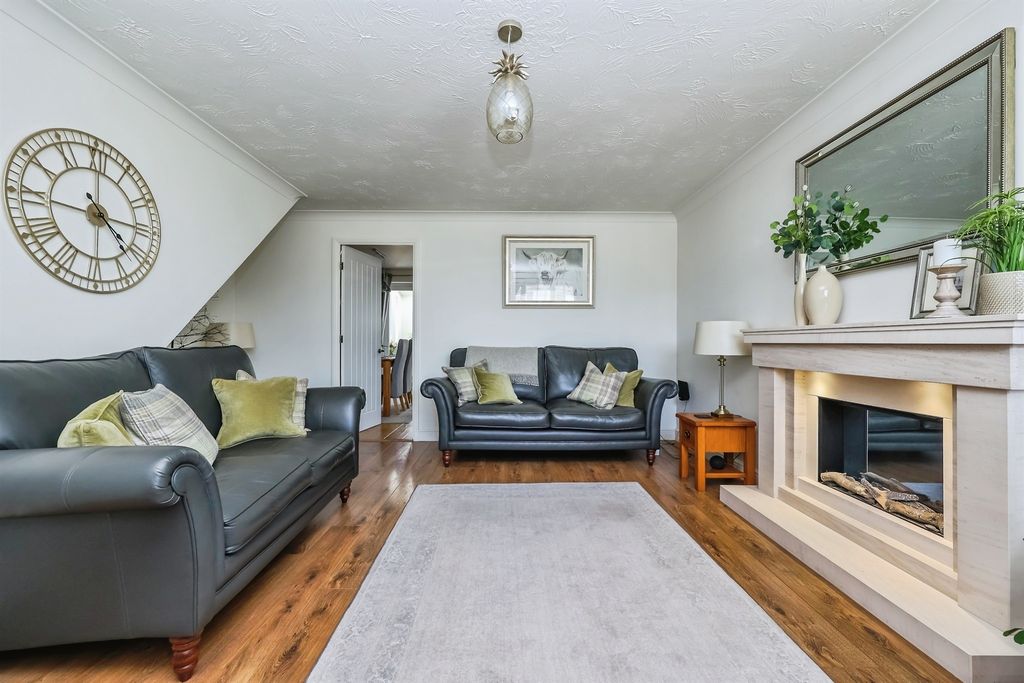 Property photo 3 of 34