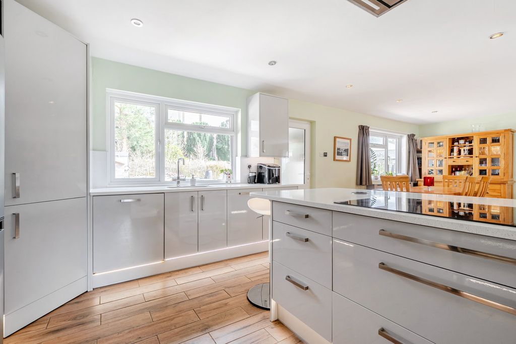 Property photo 3 of 24