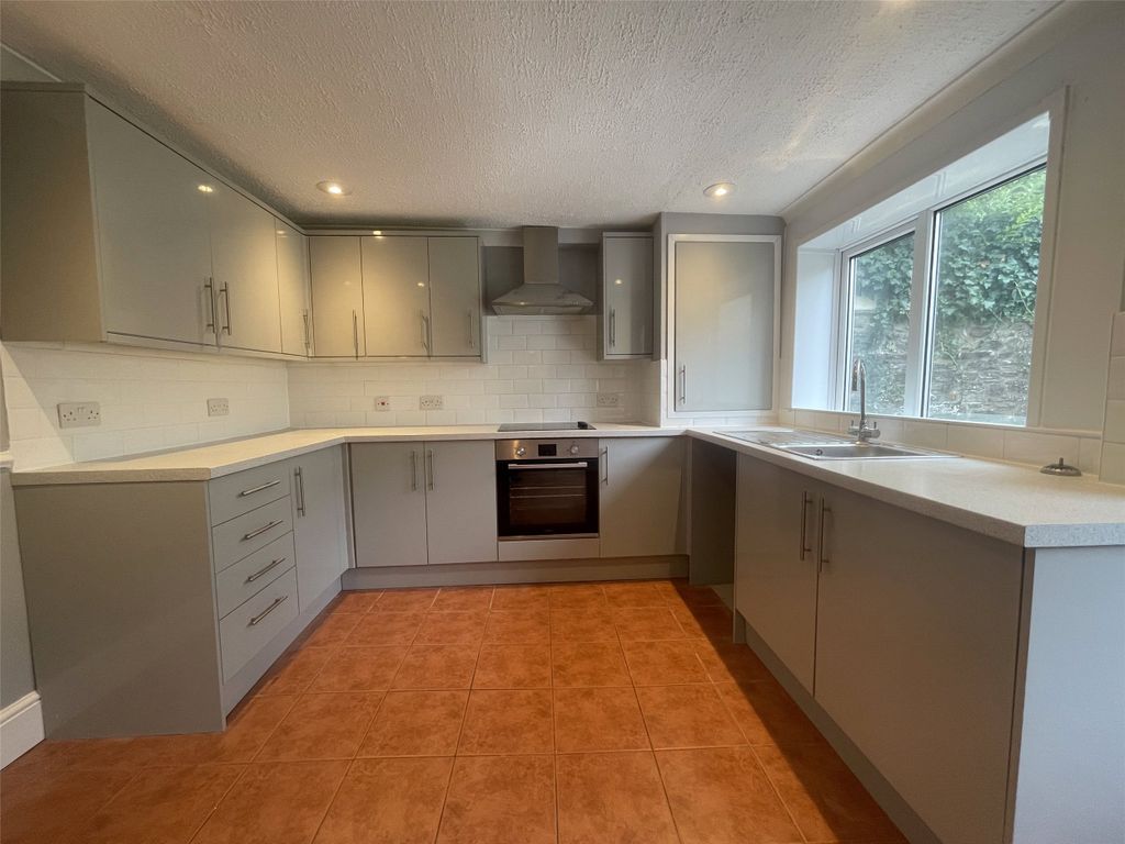 Property photo 2 of 13 Picture No. 27
