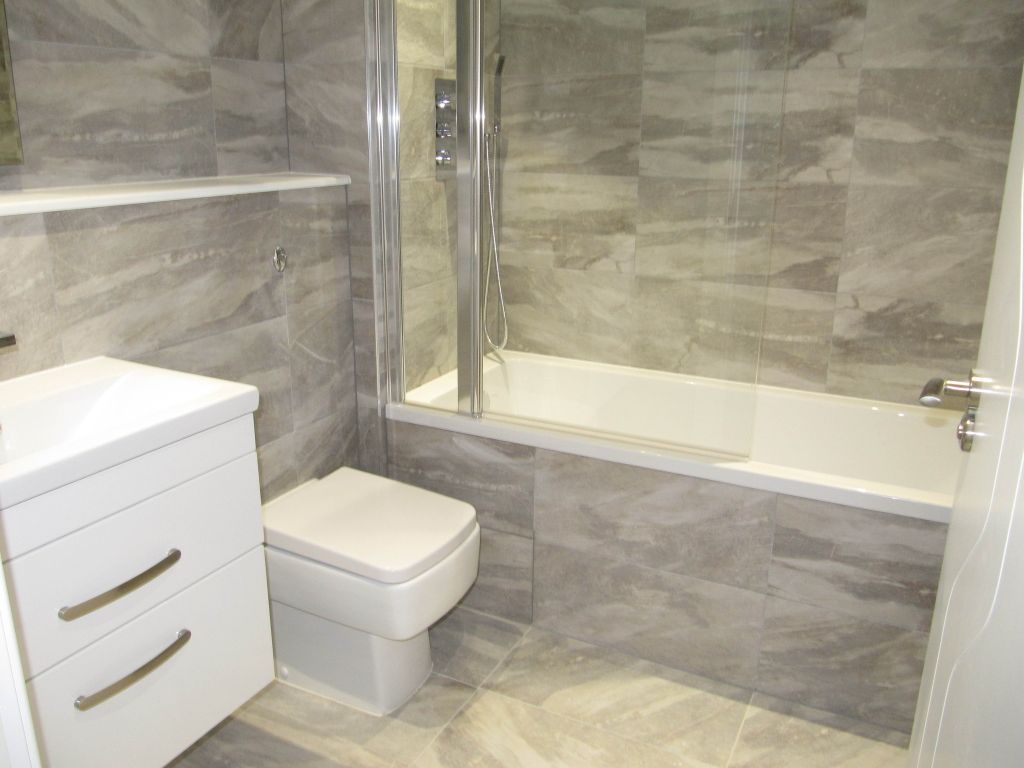 Property photo 1 of 10 Bathroom