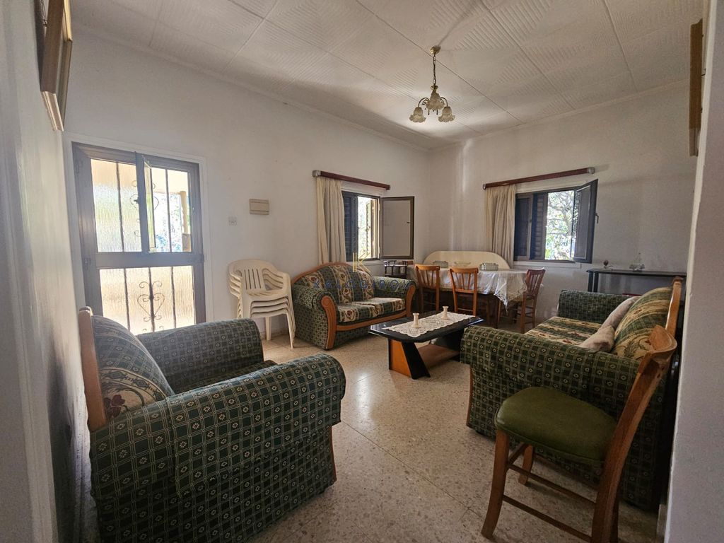 Property photo 3 of 11