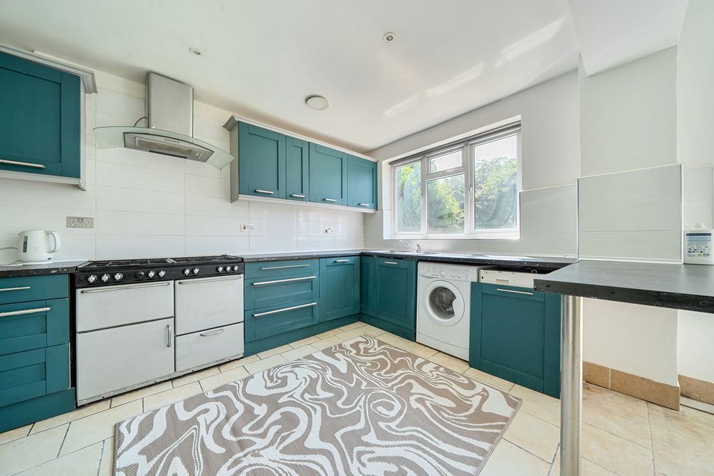 Property photo 3 of 33 1311537-16-684c27...