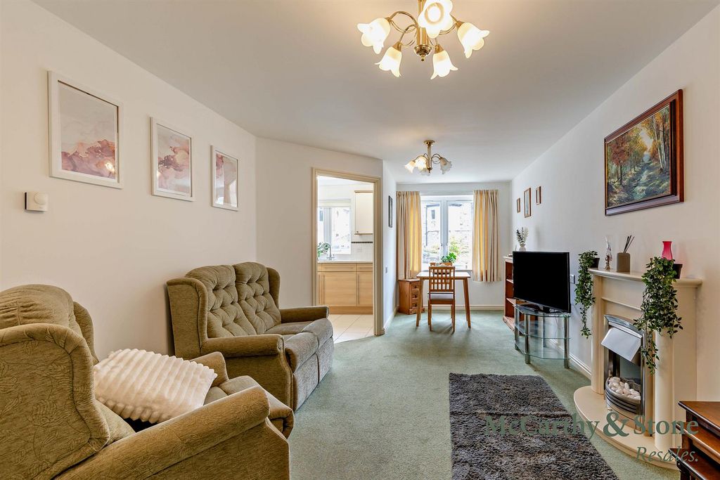 Property photo 3 of 27 8701185-Interior11-800.Jpg