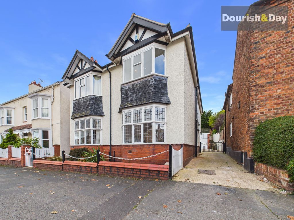 Property photo 1 of 33