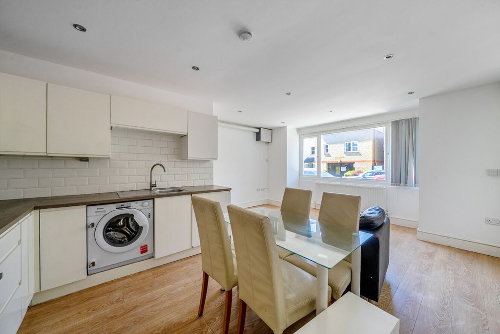 Property photo 2 of 11 1447974-8-69Eb66d...