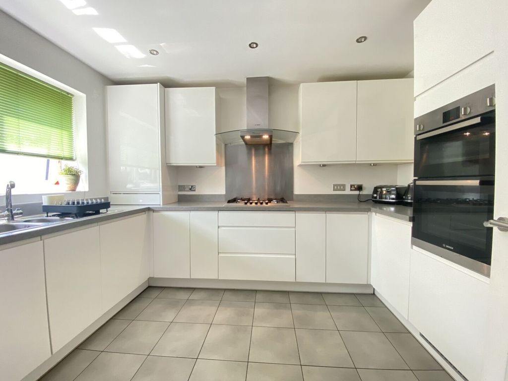 Property photo 3 of 17 4